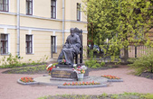 Памятник св.Иоанну Кронштадтскому — покровителю города-крепости.