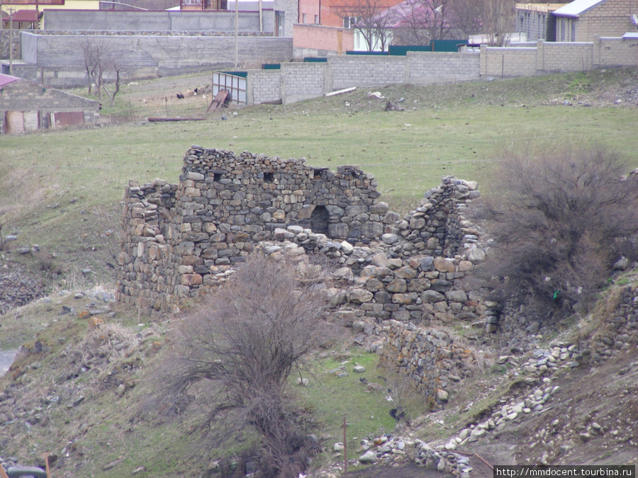 Развалины крепости возле монастыря Северная Осетия-Алания, Россия