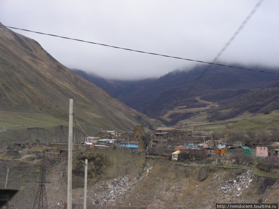 Видны потоки мусора, которые накапливались годами Северная Осетия-Алания, Россия