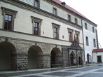 В замке собрана ценная коллекция живописи — тут и Рубенс, и Веласкез, и Брейгель. За это Нелагозевес получил название чешский Лувр.