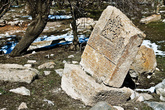 Совсем рядом с храмом находится армянское кладбище с хачкарами, представляющими из себя каменные сооружения с резными изображениями. Обычно их ставили в монастырях или в храмах.