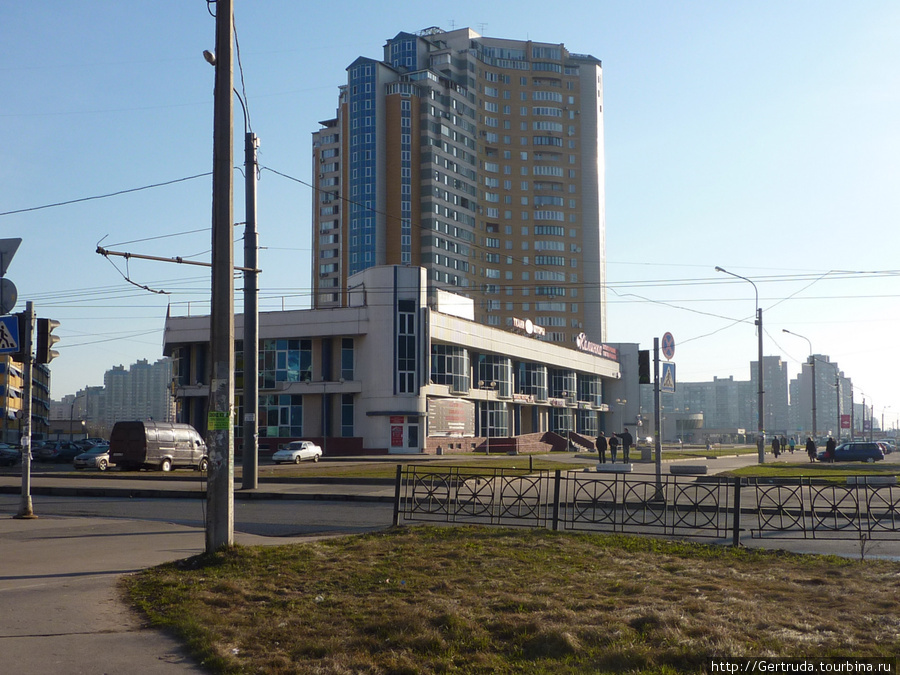 Первый в нашем районе высотный 25-этажный дом у метро Проспект Большевиков Санкт-Петербург, Россия