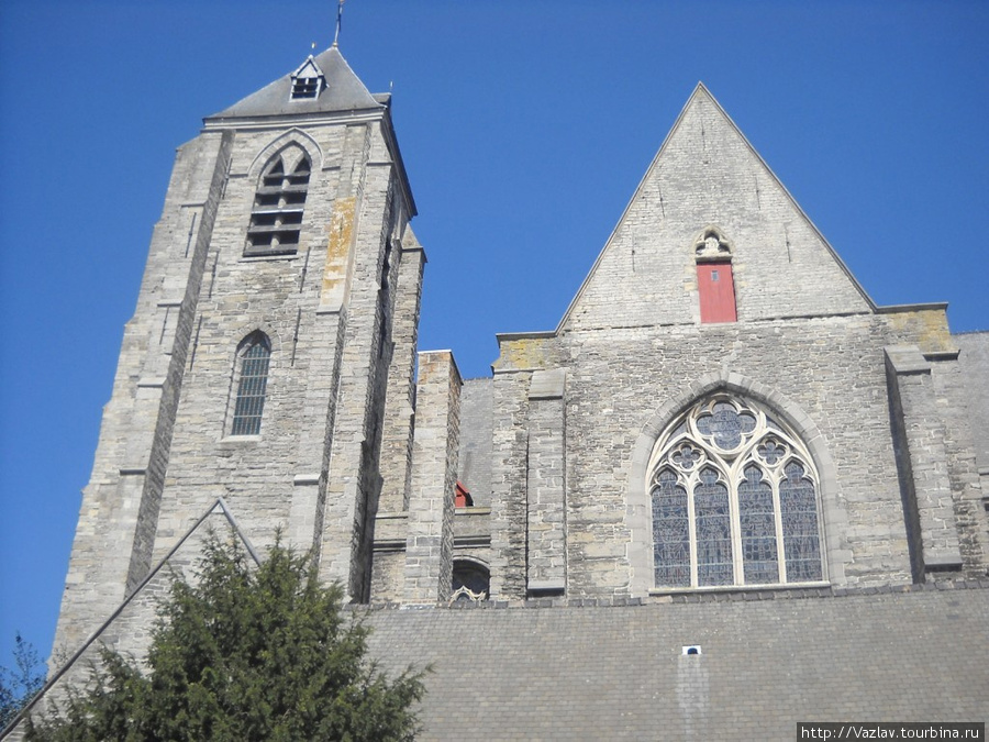 Боковой фасад церкви