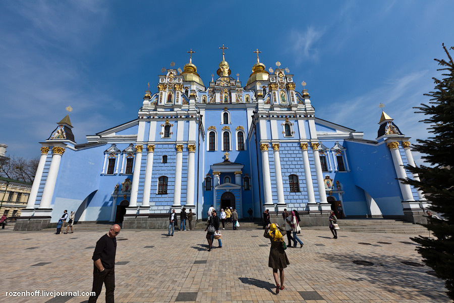 Михайловский собор — на одноименно площади Киев, Украина
