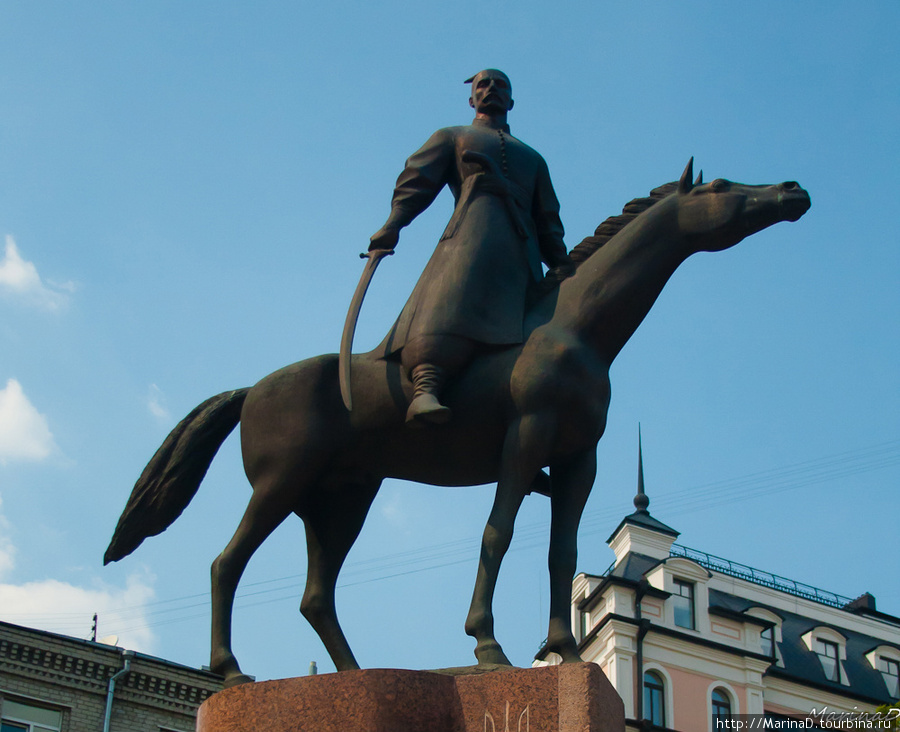 Во-вторых, хвост лошади поднят – спросите у любого любителя лошадей, в каких случаях лошадь приподнимает хвост. Киев, Украина