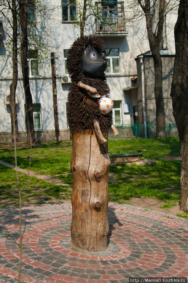 Улица Золотоворотская или о чем задумался ежик Киев, Украина
