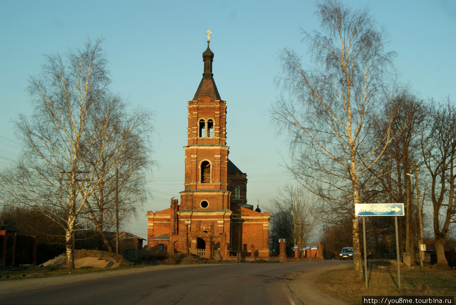 по дороге полно старых церквей Волоколамск, Россия