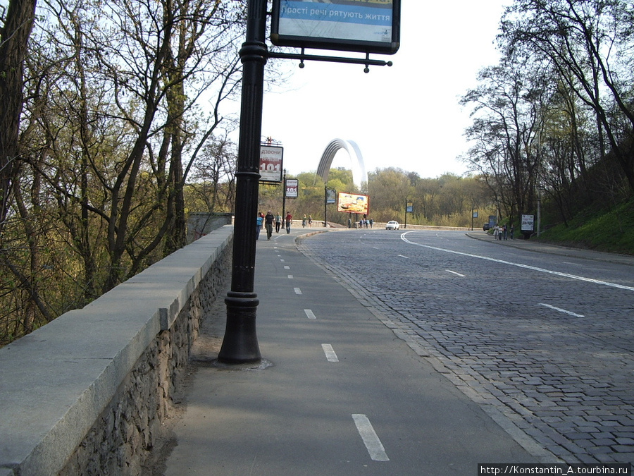 Владимирский спуск (направление от  Речного вокзала) Киев, Украина