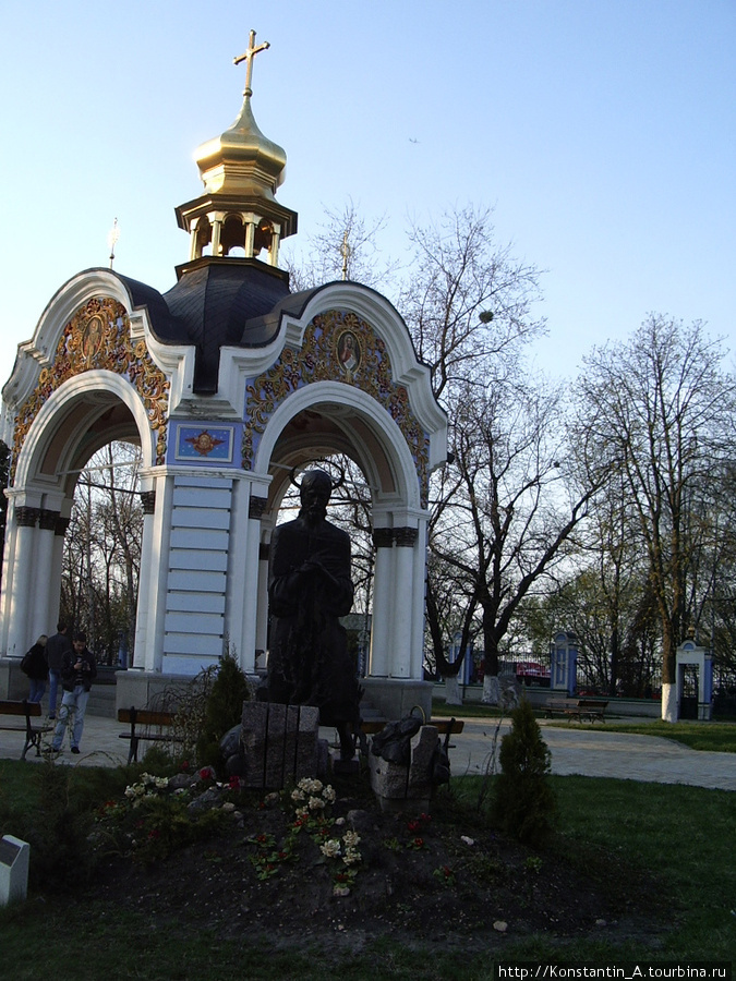 Михайловский Златоверхий монастырь (рядом парк Владимирская горка) Киев, Украина