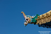 Просто красивый дракончик на крыше буддистского храма в МкЛеодГандже