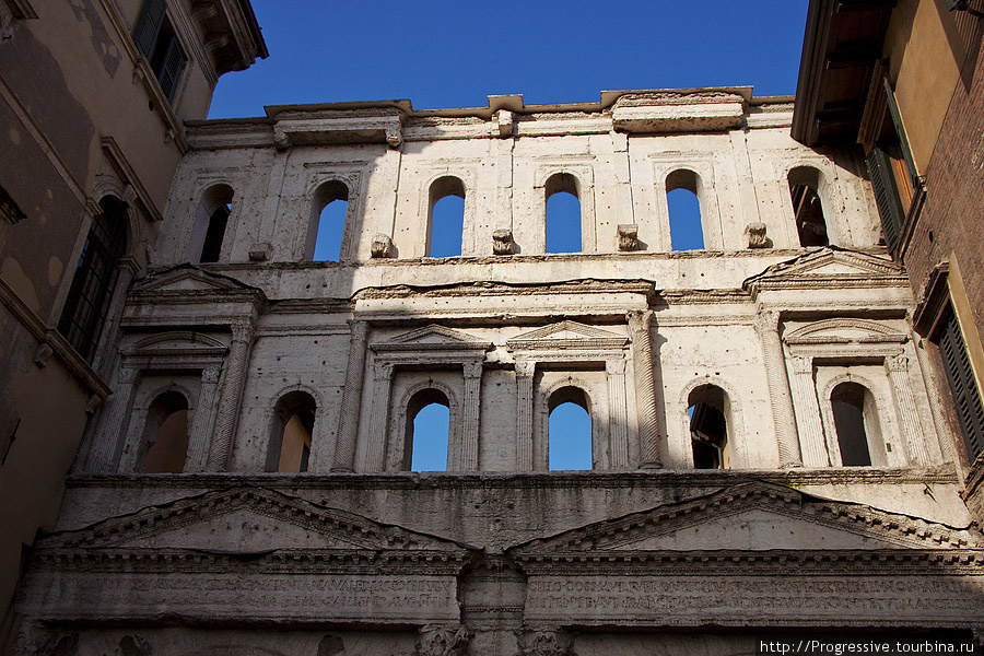 Античные ворота Борсари Верона, Италия