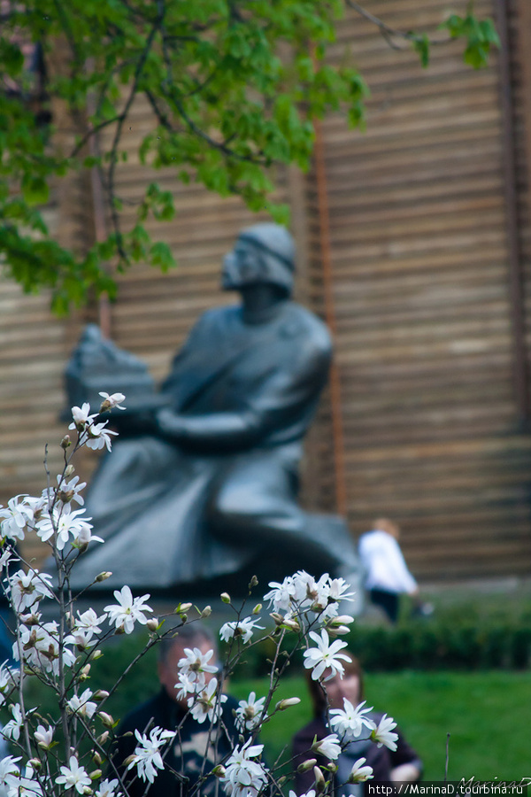 Памятник Ярославу Мудрому Киев, Украина