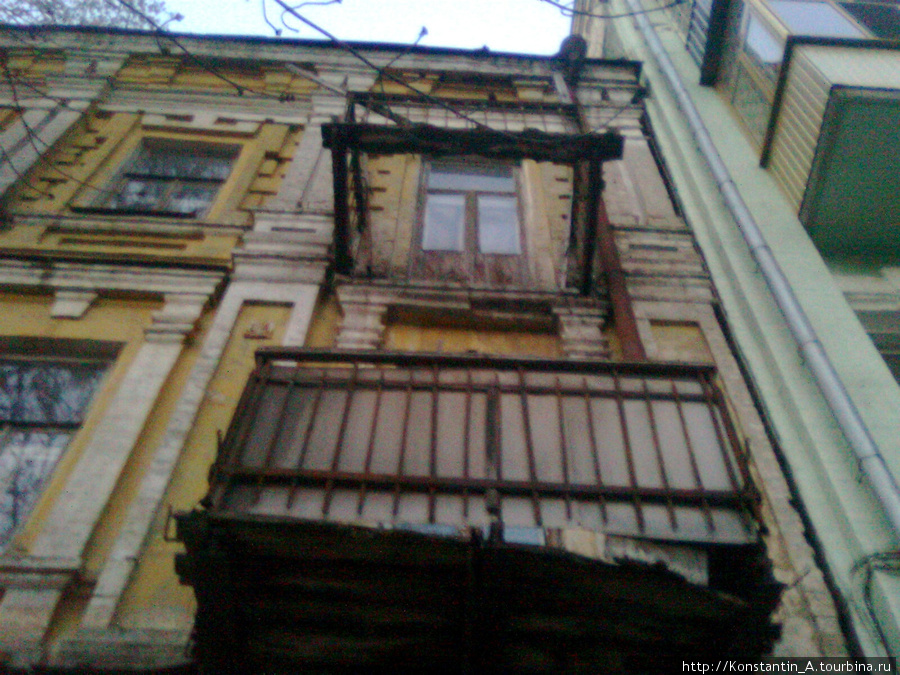 и такие дома встречаются в Киеве (и в них еще живут) Киев, Украина