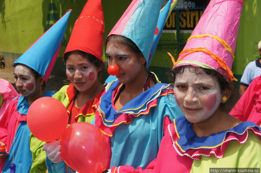 Настоящие клоуны Рио-Дульсе, Гватемала