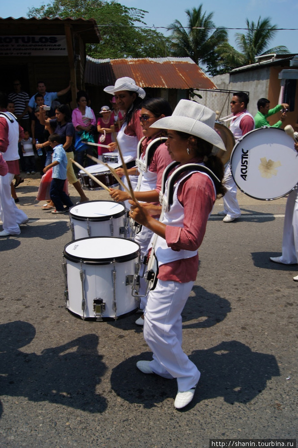 Настоящий карнавал Рио-Дульсе, Гватемала