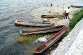 Лодки у набережной Тикаля