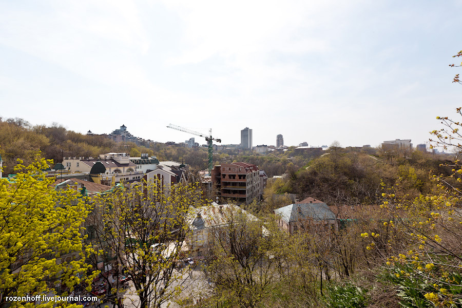 Вид с горы Воздыхальницы на ул. Артёма Киев, Украина
