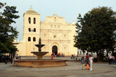 Кафедральный собор на центральной площади Камаягуа