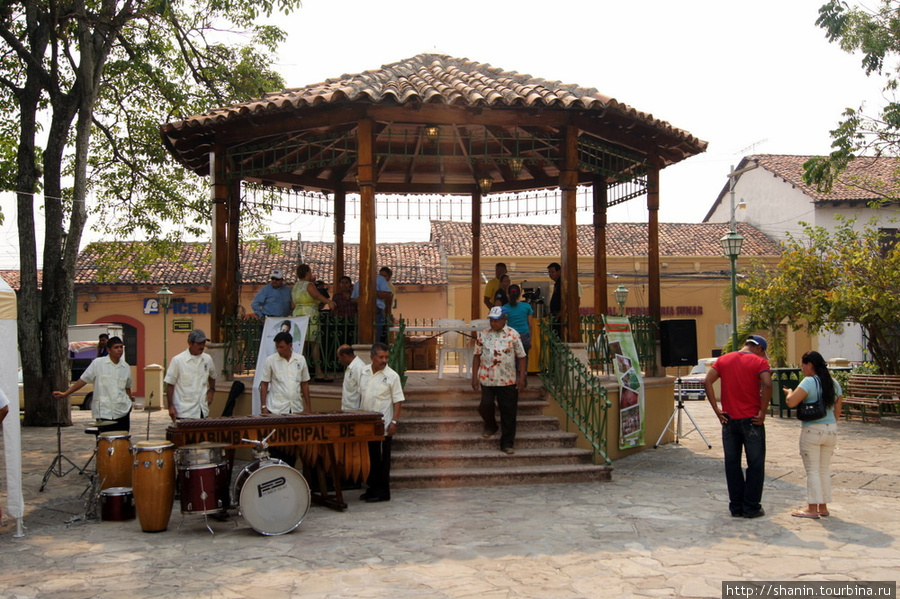 Музыканты Камаягуа, Гондурас