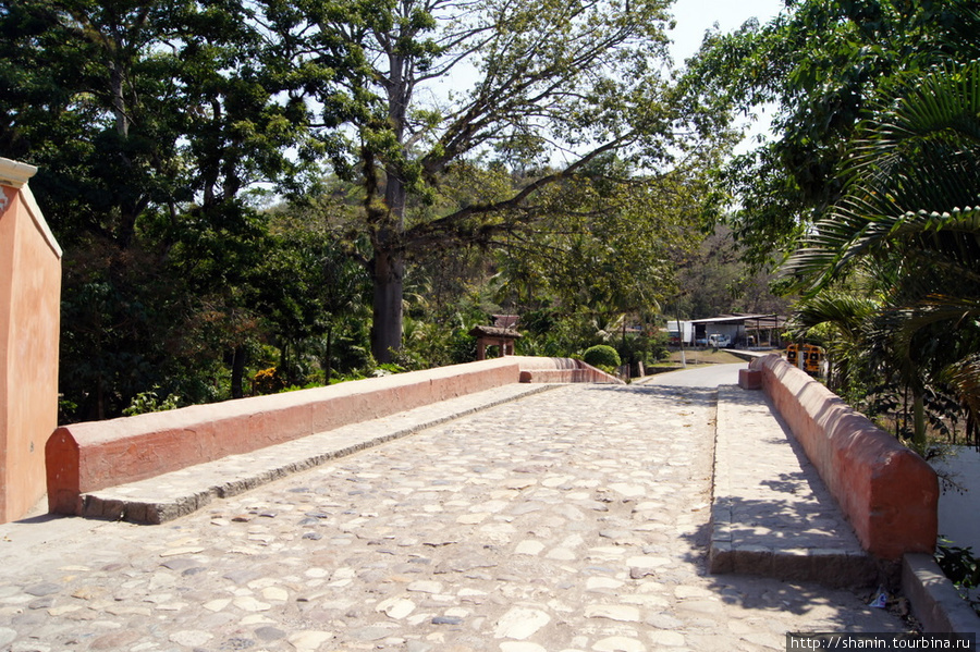 Дорога из Копан-Руинас в сторону руин Копана Копан-Руинас, Гондурас