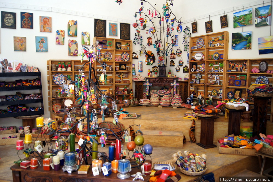 В Копан-Руинас много сувениров Копан-Руинас, Гондурас