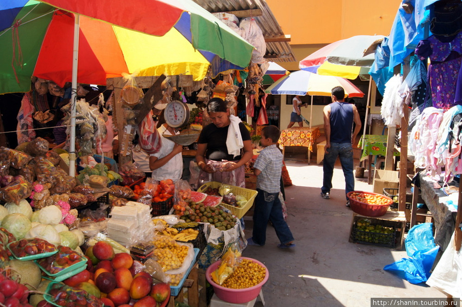 На рынке в Копан-Руинас Копан-Руинас, Гондурас