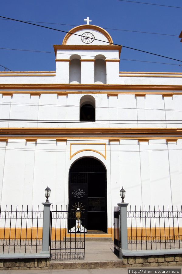 Церковь на площади Копан-Руинас, Гондурас