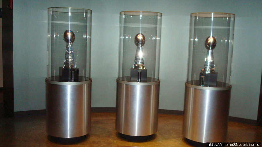 СуперБолы — самый почетный трофей  NFL. Сейчас их уже четыре. Грин-Бей, CША