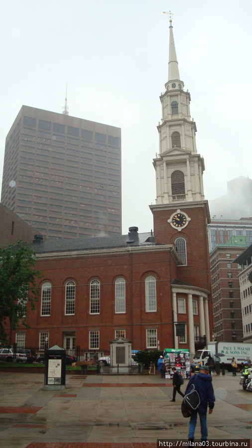 Парк стрит церковь в ней прозвучала первая в Америке публичная речь осуждаюшая рабство. Бостон, CША