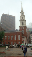 Парк стрит церковь в ней прозвучала первая в Америке публичная речь осуждаюшая рабство.