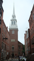 Старая северная церковь — старейшая в Бостоне 1723. Пономарь этой церкви подал знак П. Реверу о приближении британцев. Действующая