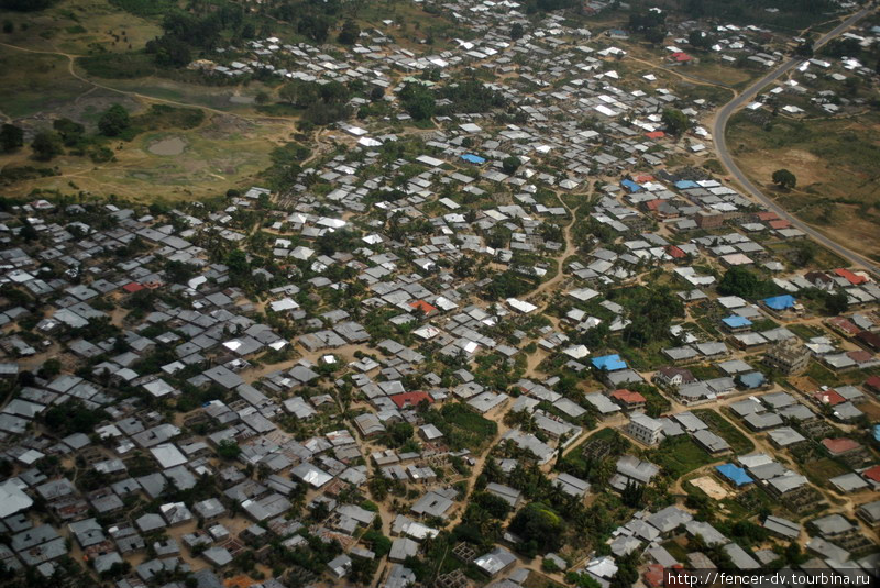 От сотен прямоугольников одинаковых домиков рябит в глазах Остров Занзибар, Танзания