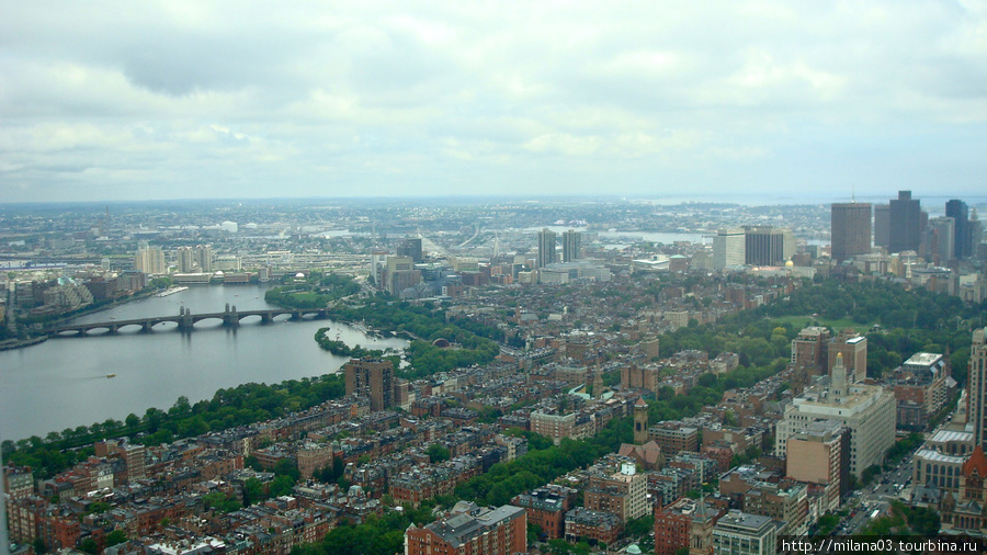 Вид на Бостон с 50 этажа Пруденшел тауэр, где расположена Скайвалк -обзорная площадка Бостон, CША