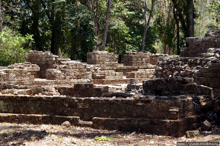 Руины жилых зданий в Копане Копан-Руинас, Гондурас