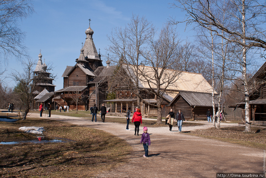Всяк входящий на территорию музея видит примерно такую картину Великий Новгород, Россия