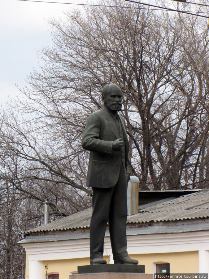Памятник И. П. Павлову на площади Гостиного двора. Рязань, Россия