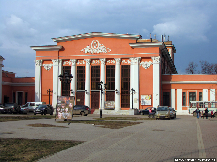 Театр имени Сергея Есенина, или областная филармония. Рязань, Россия