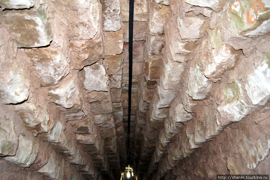 В туннеле Копан-Руинас, Гондурас