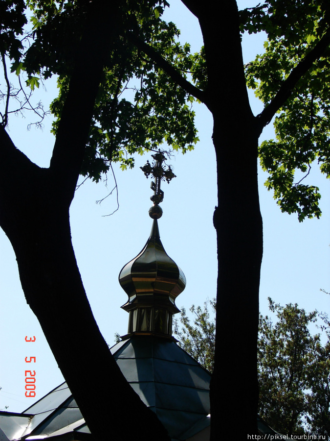 Беседка-купол над источником Киев, Украина