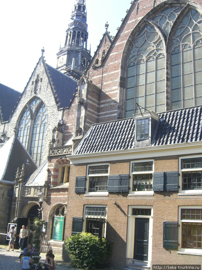 Аудекерк (Старая церковь) Амстердам, Нидерланды