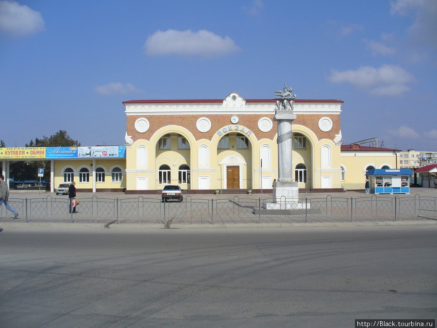 Евпаторийский железнодорожный вокзал Евпатория, Россия