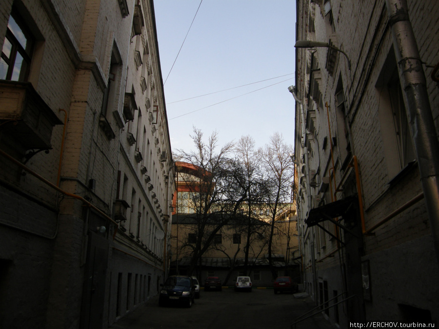 В эти квартиры не проникает солнце. Москва, Россия