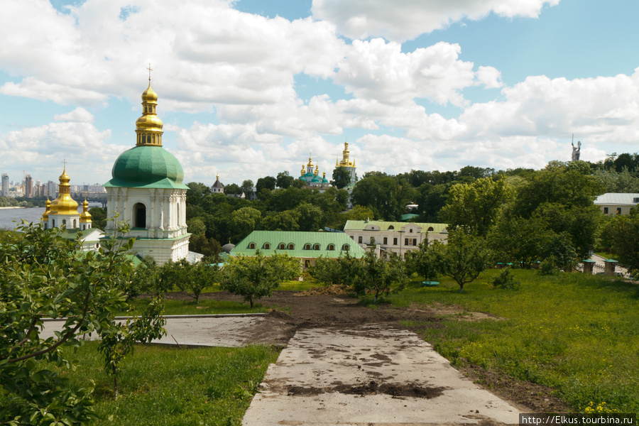 Весна  в Лавре Киев, Украина