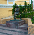 Памятник Михаилу Булгакову открытый 19 октября 2007 года в Киеве стал первым памятником писателю в мире.
