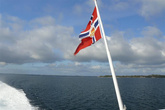 По фьорду под Норвежским флагом.