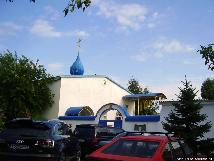 Георгиевская церковь маленький действующий приход Витязево, Россия