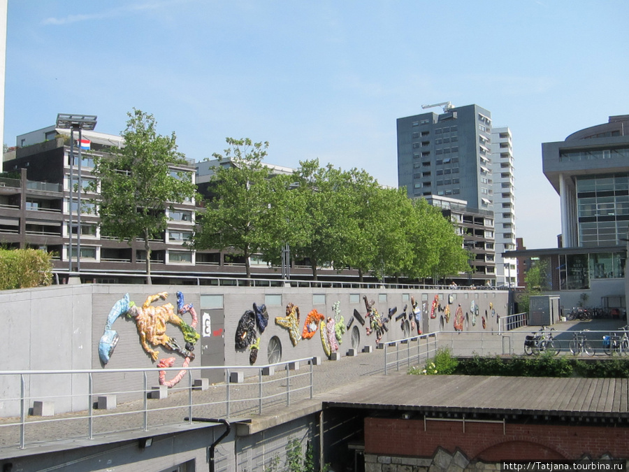 Художественная лепка на мосту Маастрихт, Нидерланды
