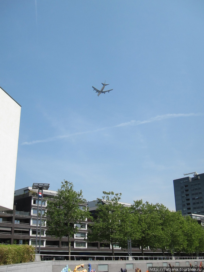 Не далеко аэропорт в Маастрихте. Фирма Germanwings теперь летает из Маастрихта до  Москвы( с пересадкой в Берлине) Маастрихт, Нидерланды