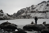 Священное озеро Госаинкунд замёрзло. Поэтому искупаться в нём нам не удалось.