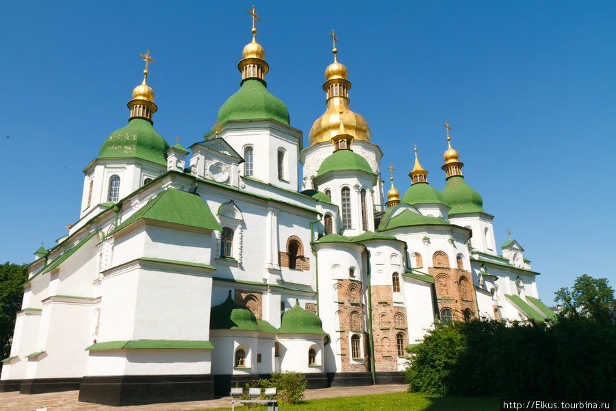 Собор Святой Софии был построен в XI веке в центре Киева по приказу Ярослава Мудрого. Разные летописи называют датой закладки собора 1017 или 1037 год. Киев, Украина
